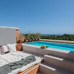 Luxury 3 Bdrm With Private Pool And Stunning Sea Views Lägenhet