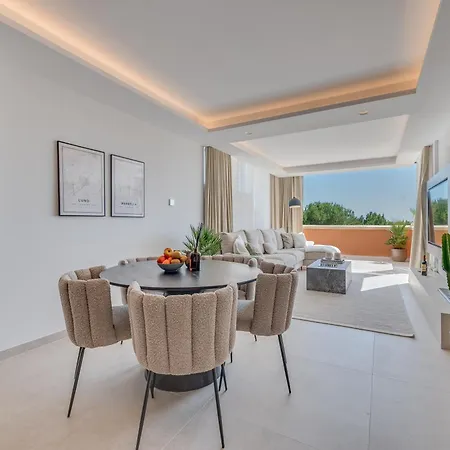 Luxury 3 Bdrm With Private Pool And Stunning Sea Views