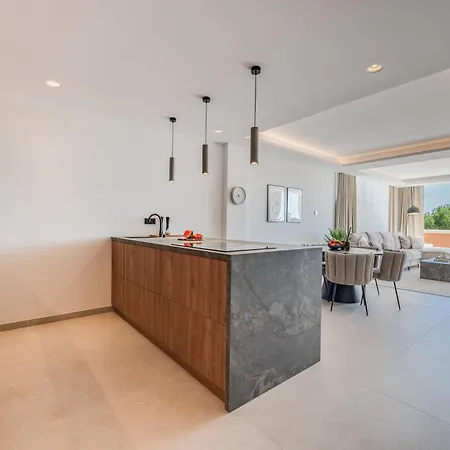 Luxury 3 Bdrm With Private Pool And Stunning Sea Views Lejlighed