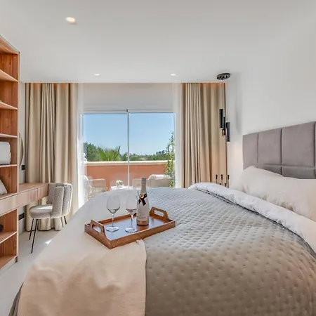 Lejlighed Luxury 3 Bdrm With Private Pool And Stunning Sea Views Marbella