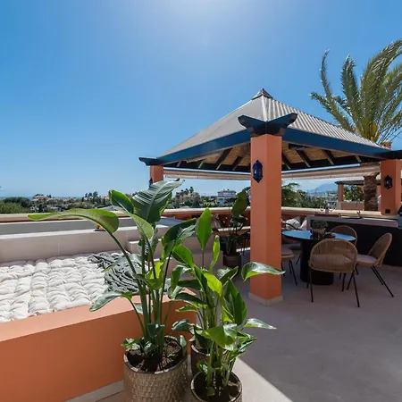 Luxury 3 Bdrm With Private Pool And Stunning Sea Views Lejlighed