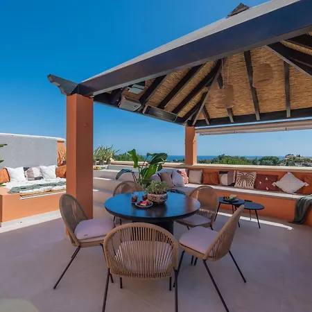 Luxury 3 Bdrm With Private Pool And Stunning Sea Views Apartment *