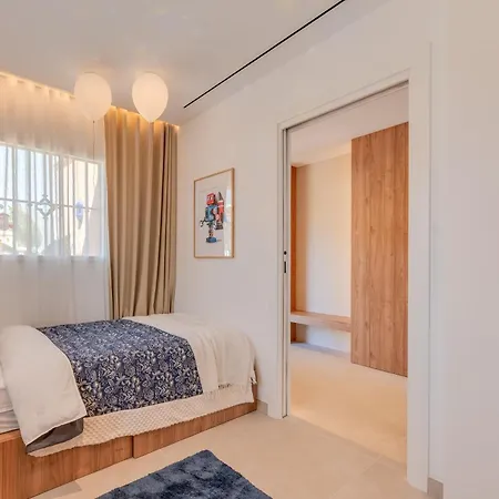 Luxury 3 Bdrm With Private Pool And Stunning Sea Views Lejlighed *