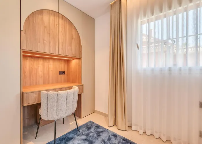 Apartmán Luxury 3 Bdrm With Private Pool And Stunning Sea Views